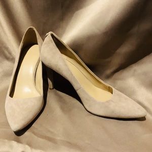 Michael Kors Perfect Height Pumps in Khaki Suede Size 10